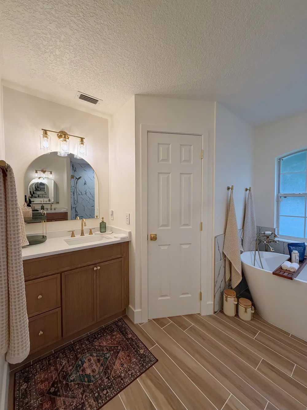Reverse finished bathroom view in the Calle bathroom.
