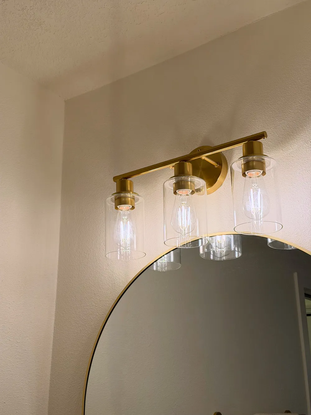 Vanity light fixture detail in the Calle bathroom.