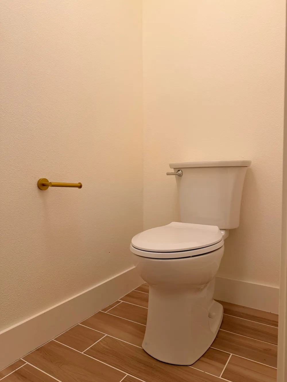 Finished toilet room in the Calle bathroom.