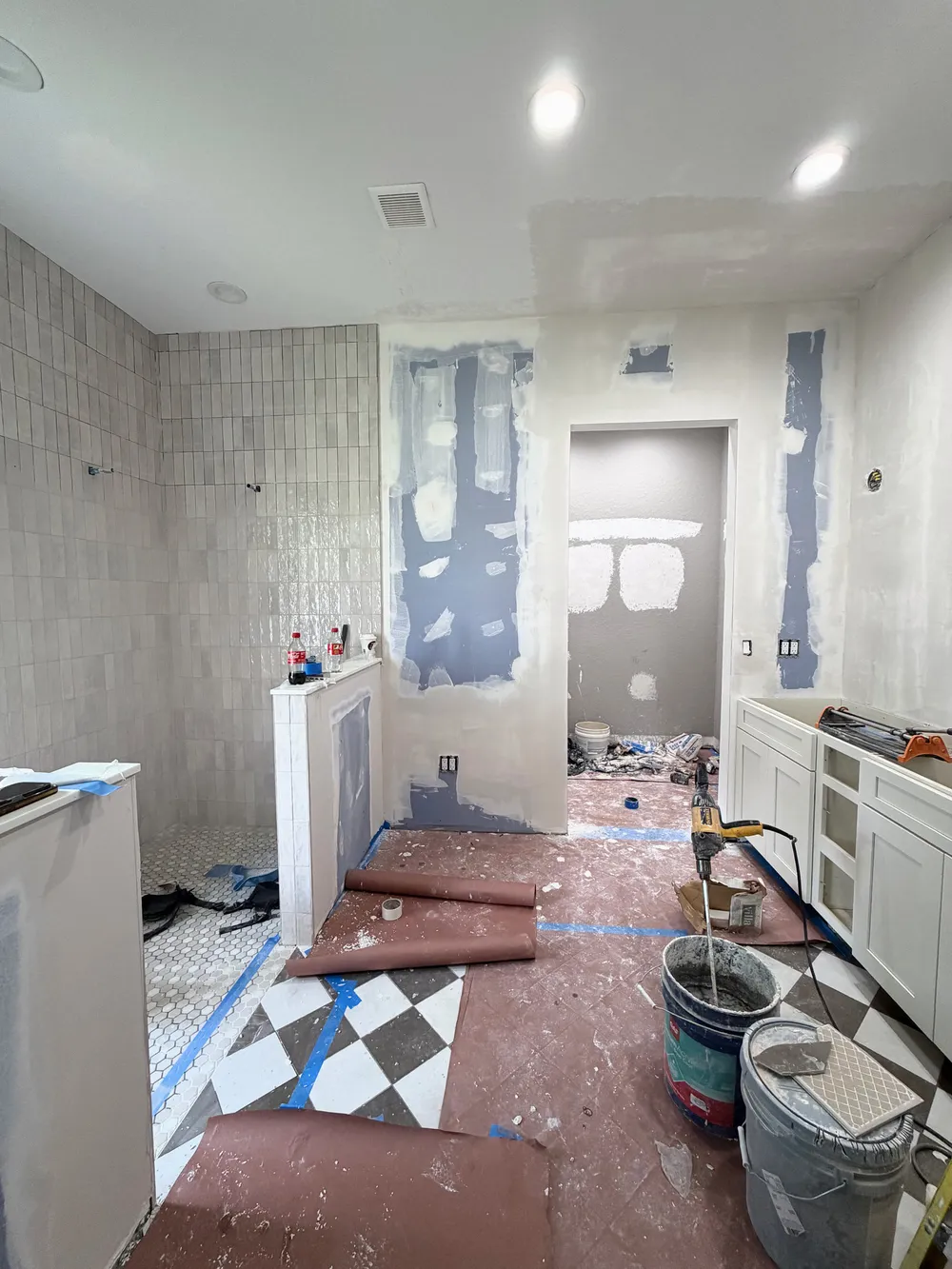 Tile and wall finishing in the Pompano bathroom.