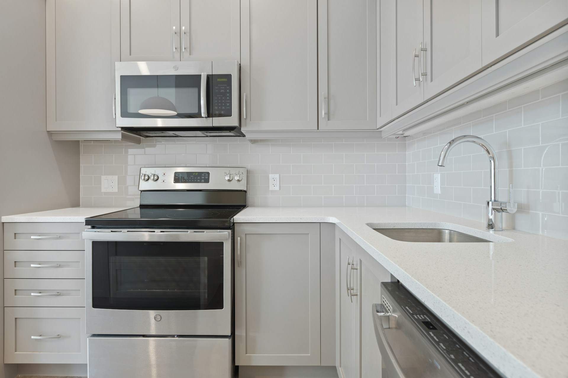 White Quartz Countertops with White Cabinets